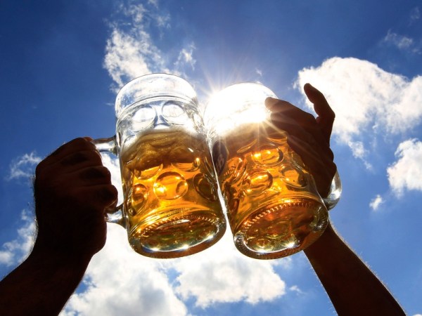 wpid-toasting-with-beer-mugs-with-sky-in-background_133632